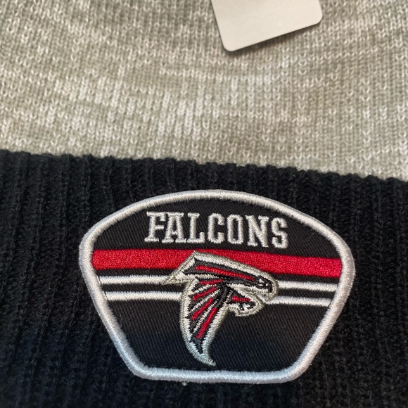Atlanta Falcons Adult Beanie With Pom - Picture 3 of 7